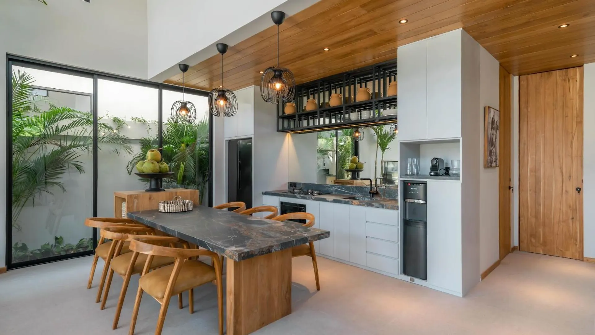 Villa Bayu - Ultimate Luxurious Escape 3Br Close To The Beach Canggu  0*, Canggu (Bali)